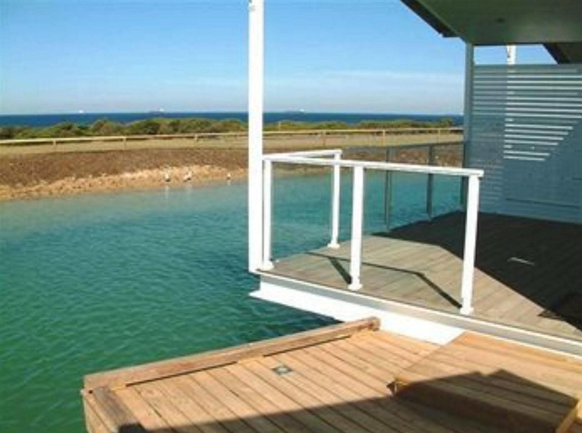 Caves Coastal Bar & Bungalows Caves Beach Exterior foto